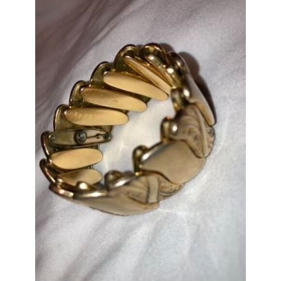 1940s Gold Expansion Bugbee and Niles Sweetheart Bracelet - Picture 11 of 15